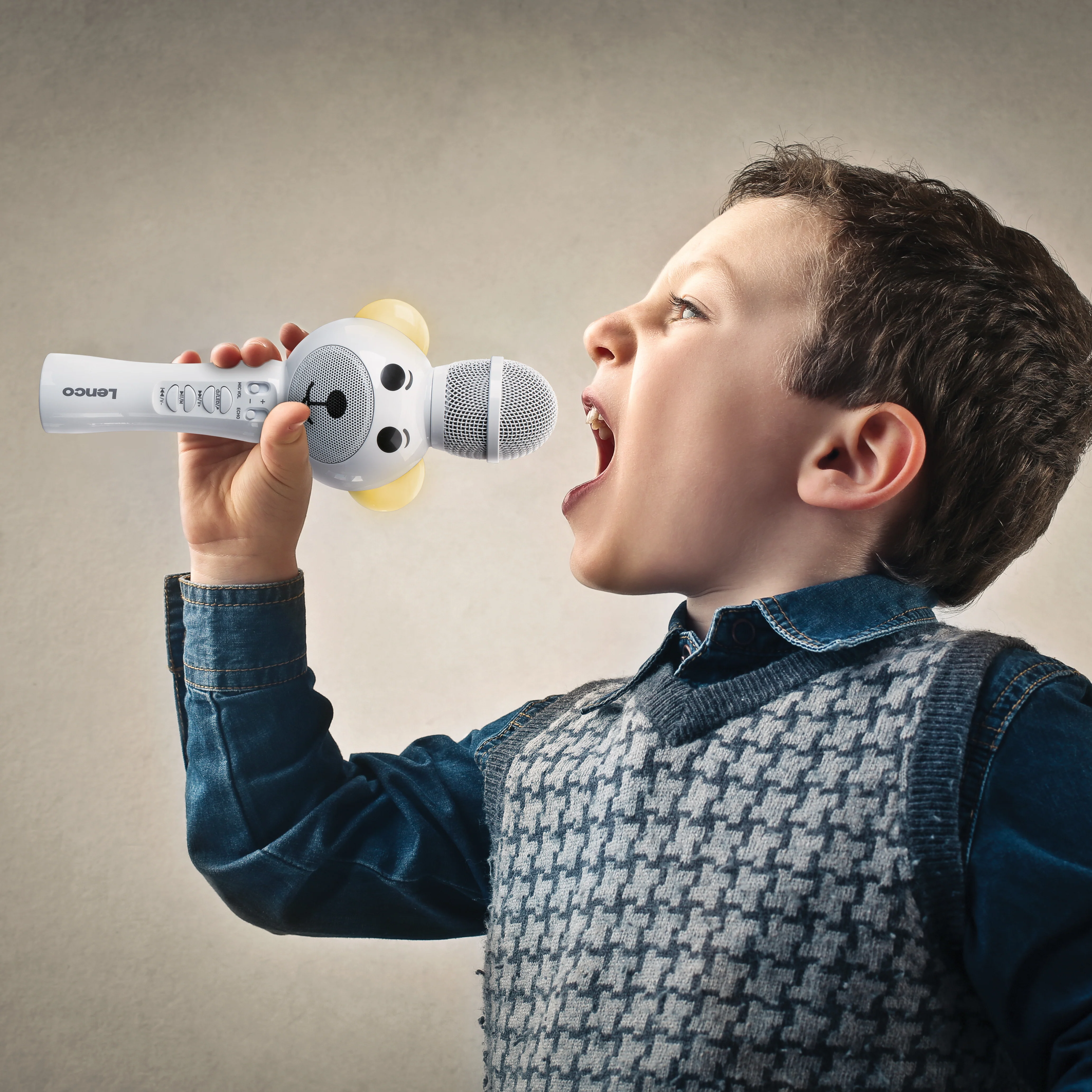 LENCO BMC-060WH - Karaoke micofoon met Bluetooth®, SD slot, lights, Aux out- Wit - Image 5