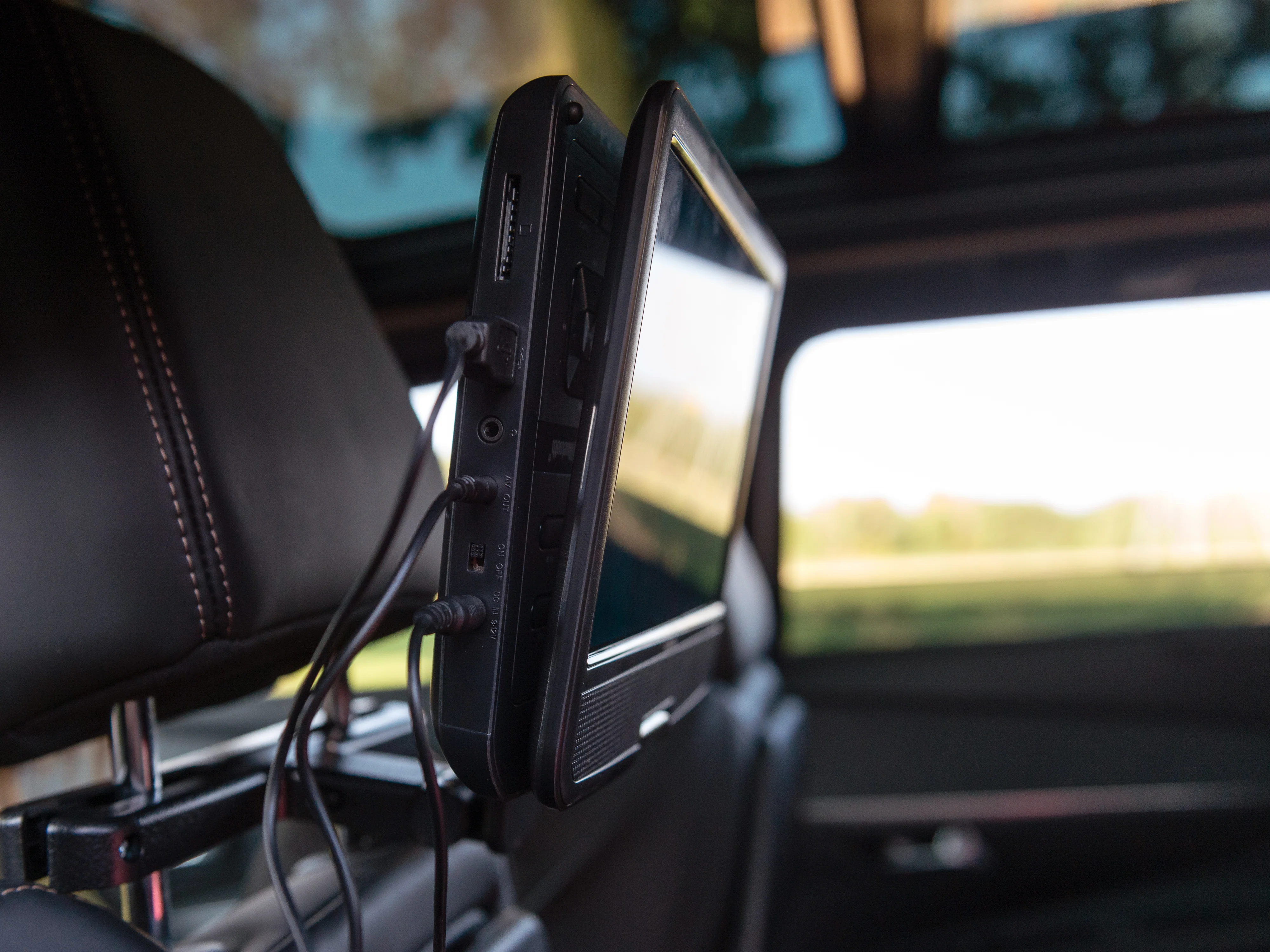 LENCO DVP-1046BK - 2x 10 inch draagbare DVD speler met oplaadbare batterij, twee hoofdtelefoons en twee montagebeugels voor in de auto - Zwart - Image 15