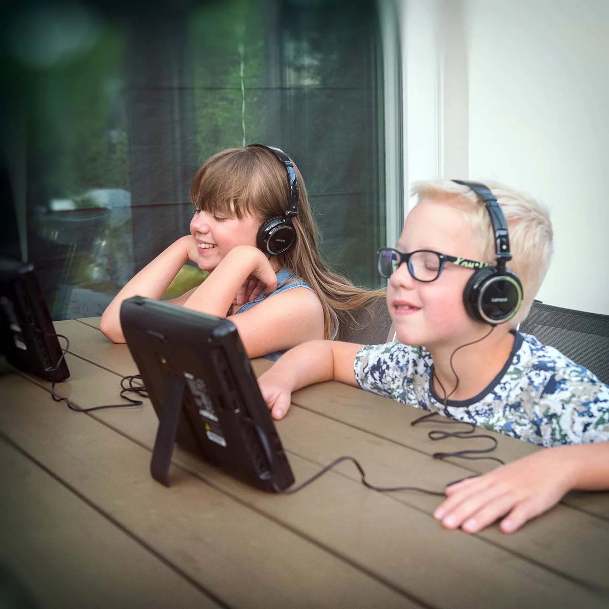 LENCO DVP-939 - 2x9" Portable DVD speler met USB,SD, ingebouwde batterij- Zwart - Image 10