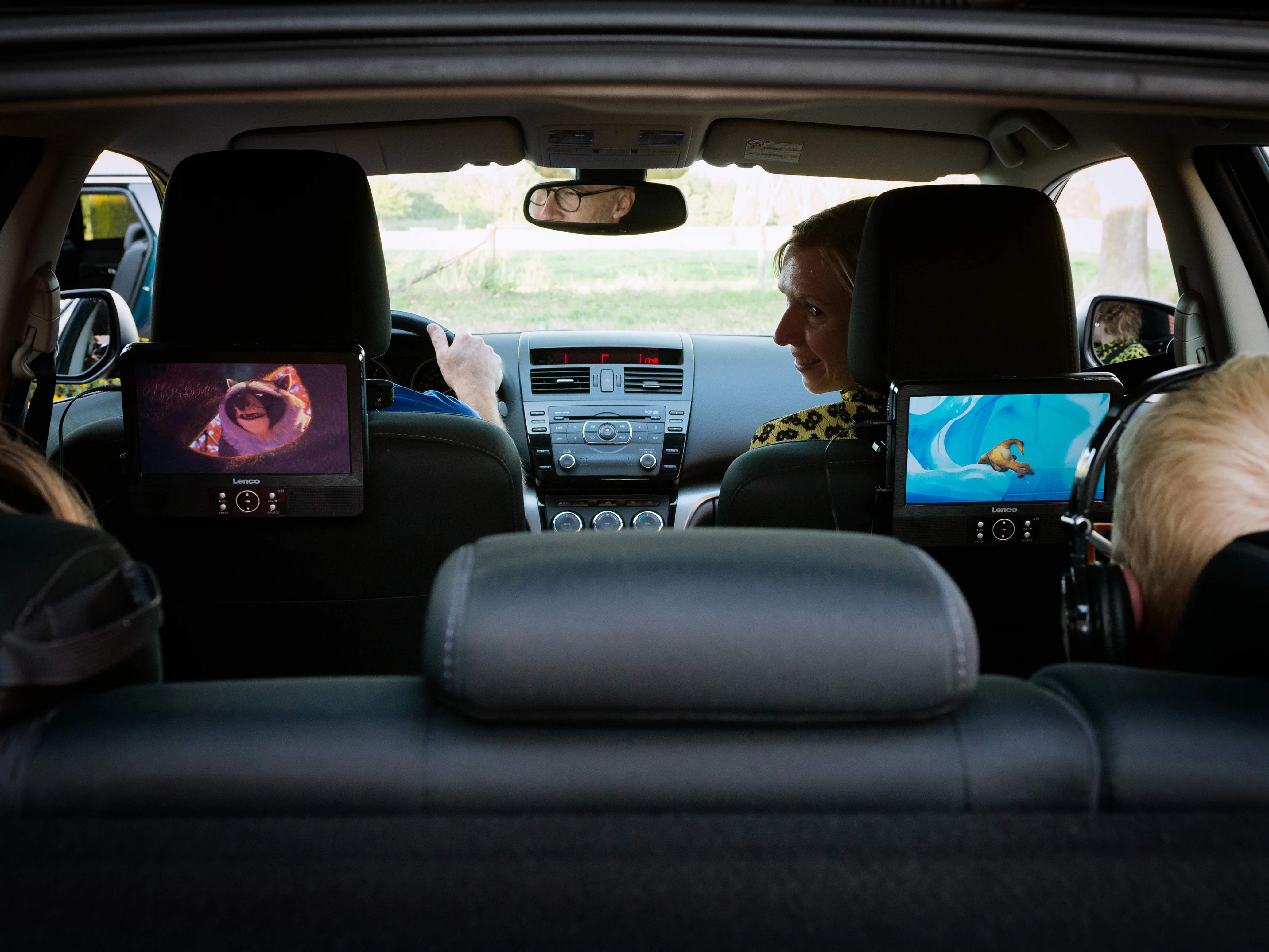 LENCO DVP-939 - 2x9" Portable DVD speler met USB,SD, ingebouwde batterij- Zwart - Image 19